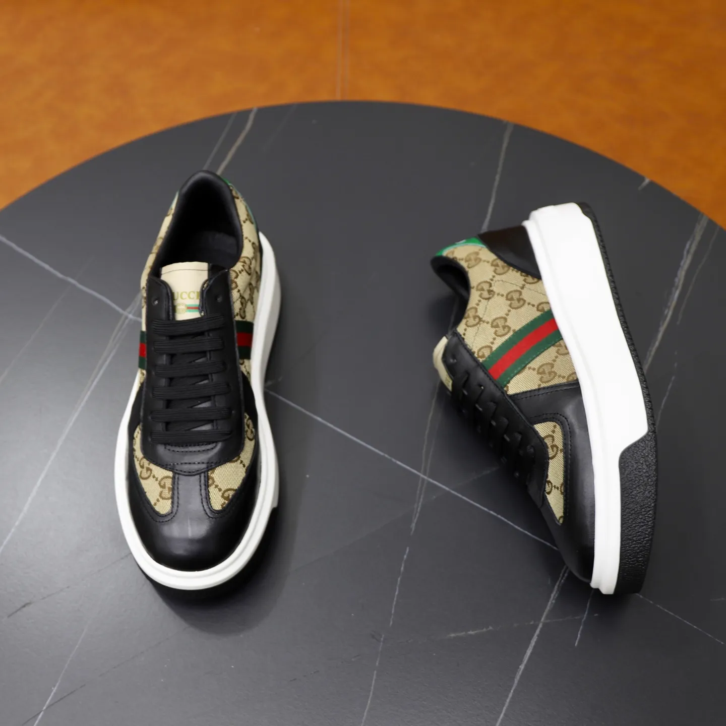 Ex-factory price: 462💰🙅‍♂️🙅‍♂️🙅‍♂️ Brand: GUCCI Standard code: 38-44 (45 customized) Grade: Same as the official website Material: Original material splicing Comfortable and breathable lining Lightweight and wear-resistant sports outsole Style category: Men's fashionable casual shoes Running sneakers Distinguished luxury brand elements Top luxury Color: actual picture color